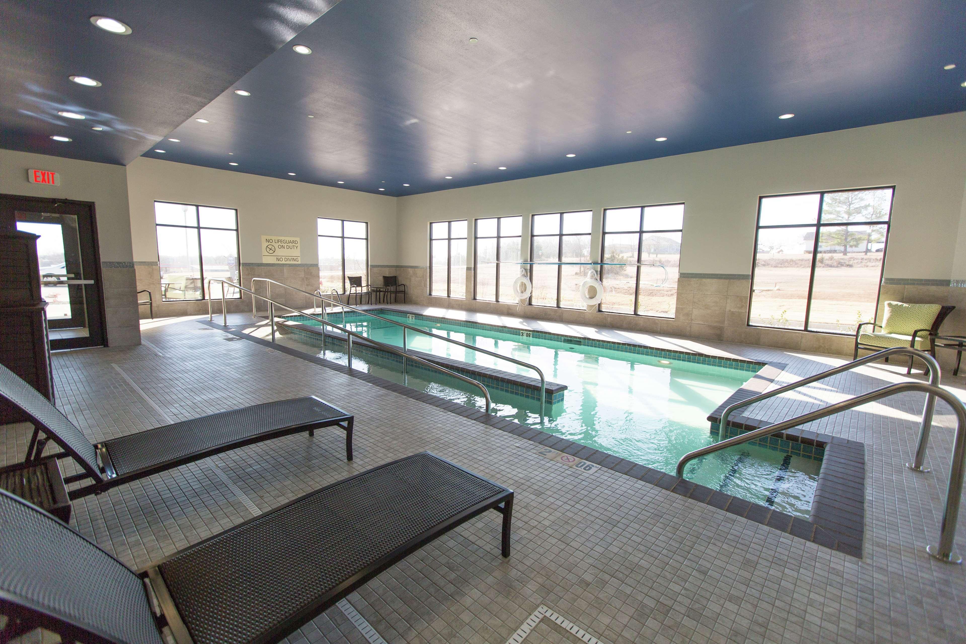 Hampton Inn & Suites Stroud Екстер'єр фото