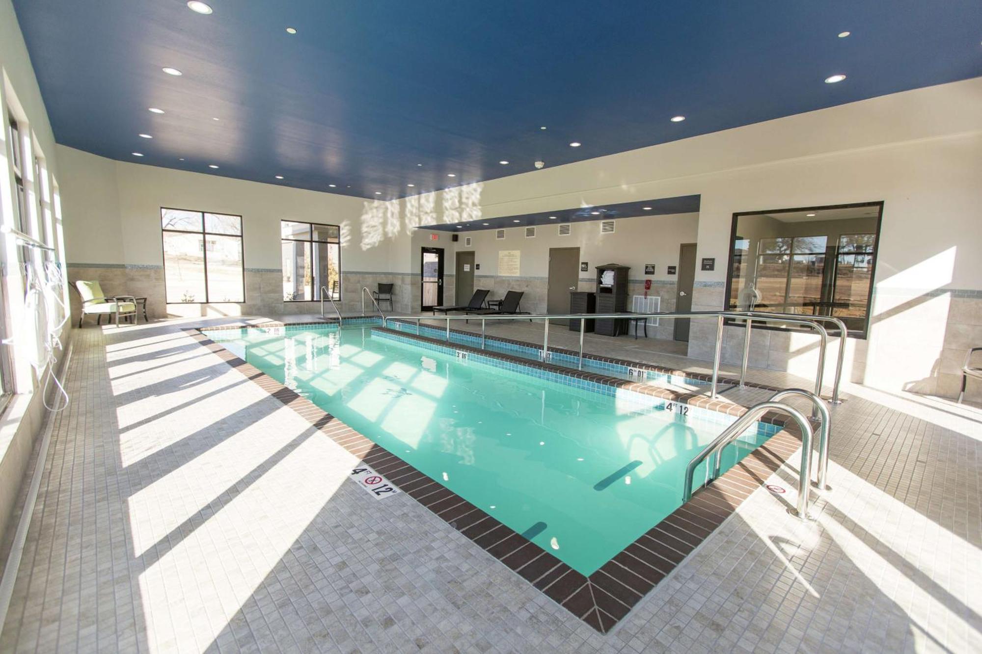 Hampton Inn & Suites Stroud Екстер'єр фото