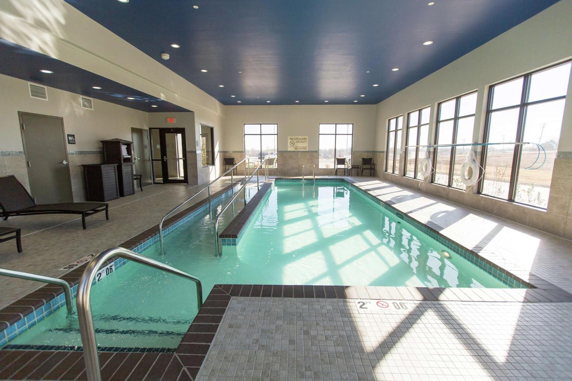 Hampton Inn & Suites Stroud Екстер'єр фото